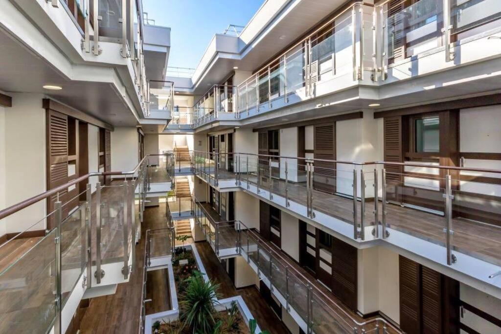 Superbe appartement, piscine, vue mer et montagnes Antibes Eksteriør billede